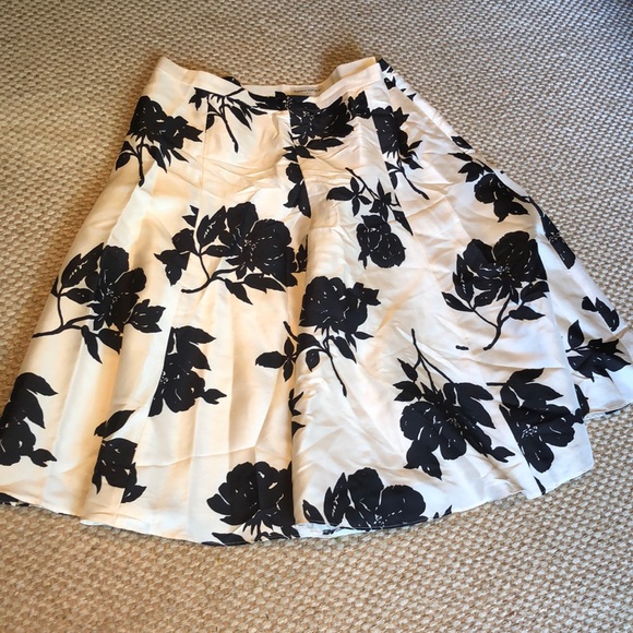 Banana Republic Dresses & Skirts - Banana Repiblic Floral Skirt